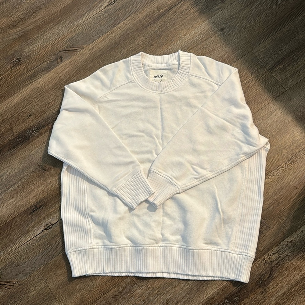 Aerie size medium white pullover sweatshirt, worn and washed once, hung dry